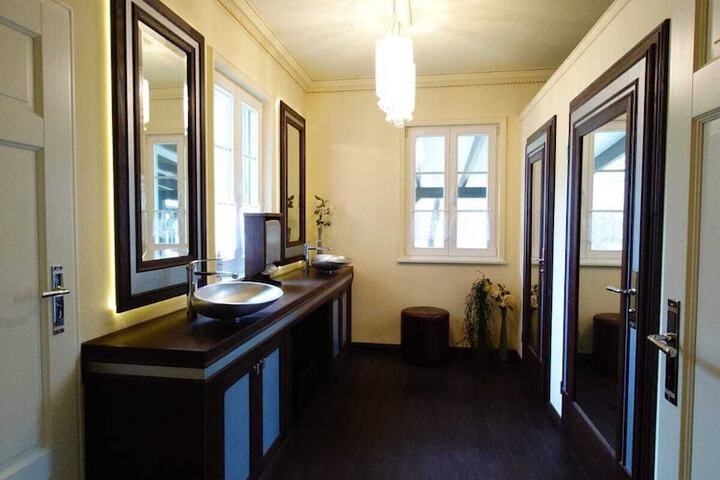 Room 7 of 17