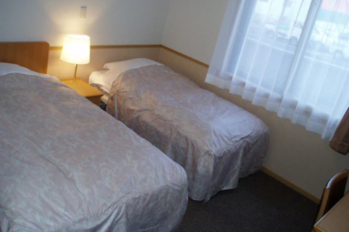 Room 8 of 40