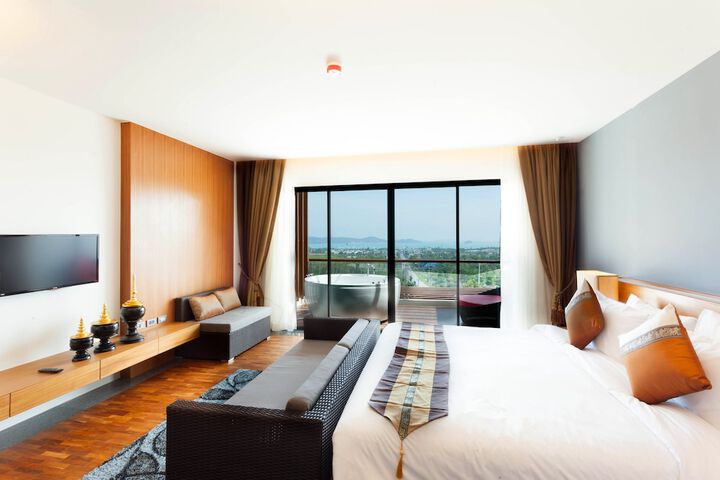 Room 4 of 61