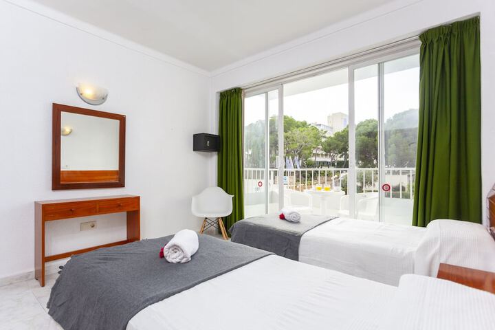 Room 9 of 27