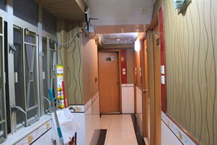 Room 4 of 44