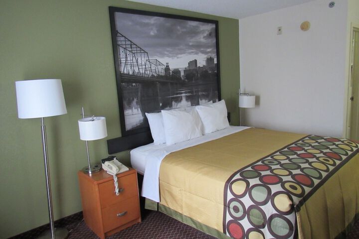 1 King Bed (18 of 20)