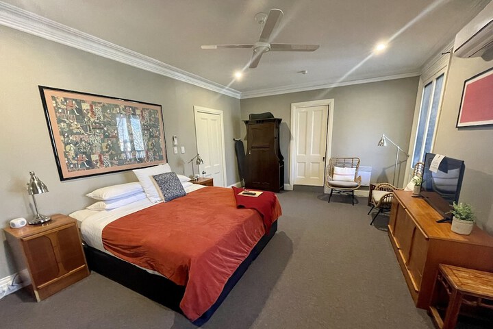 Room 90 of 151