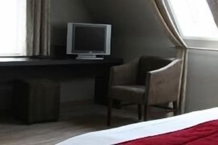 Room 18 of 34