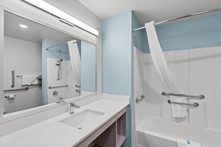 Room 18 of 25
