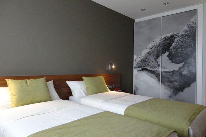 Room 3 of 36