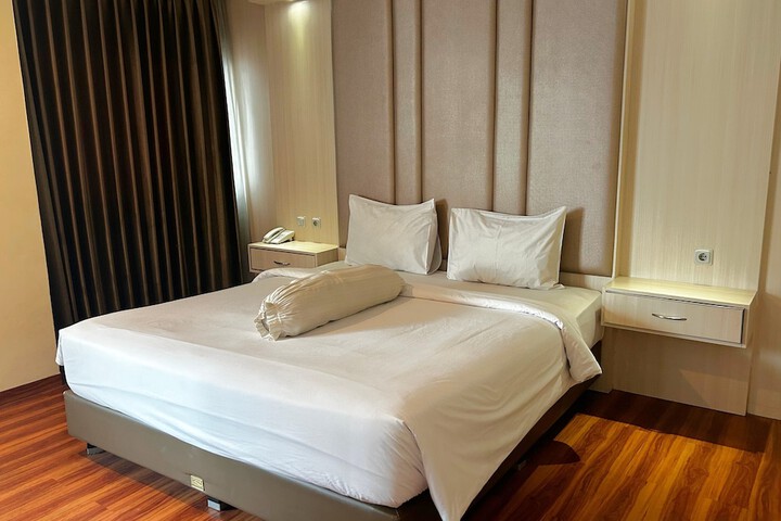 Room 5 of 28