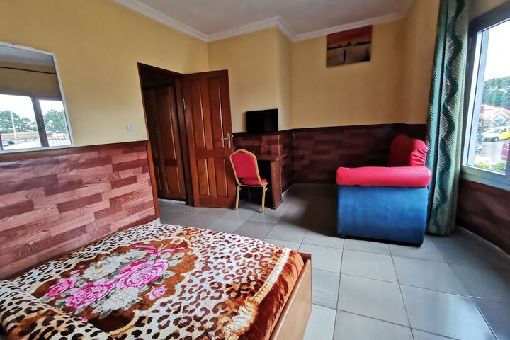 Room 13 of 37