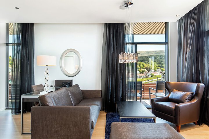 Room 4 of 80