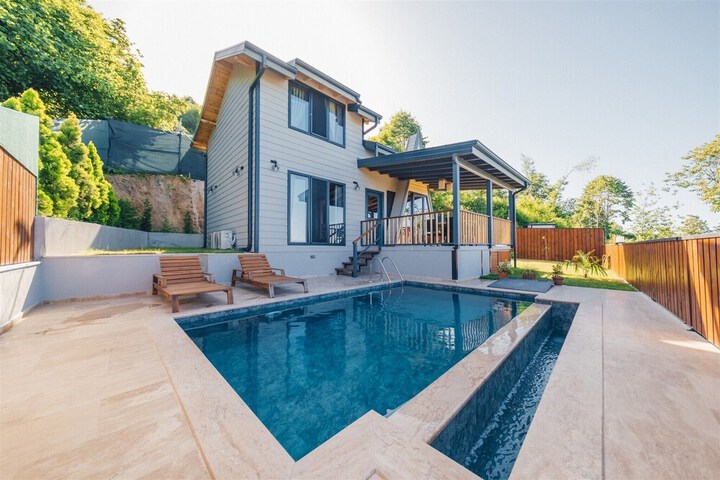 Pool 60 of 80