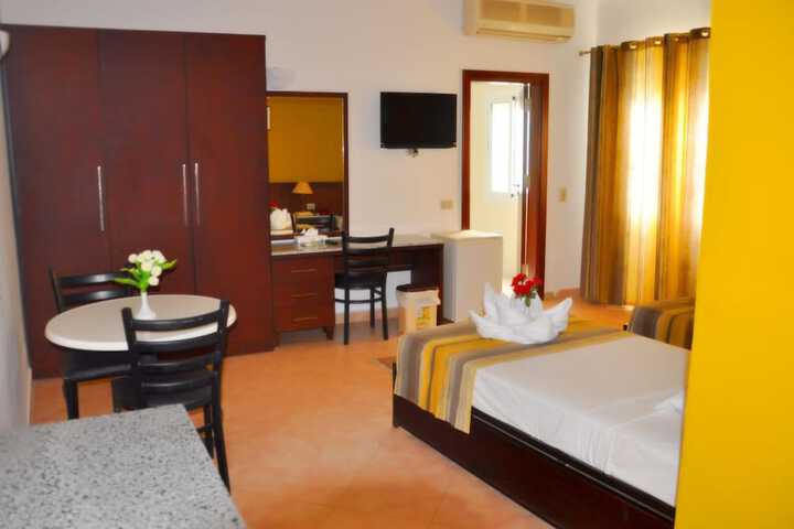 Room 10 of 111