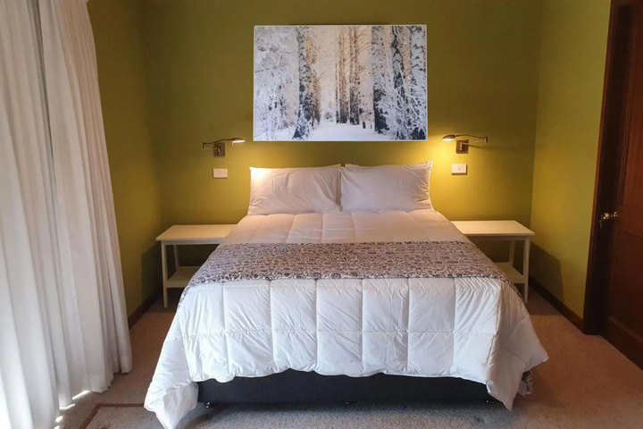 Room 2 of 11