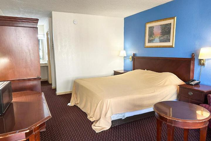 1 King Bed (31 of 44)