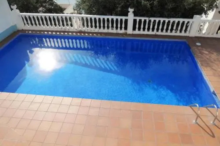 Pool 10 of 20