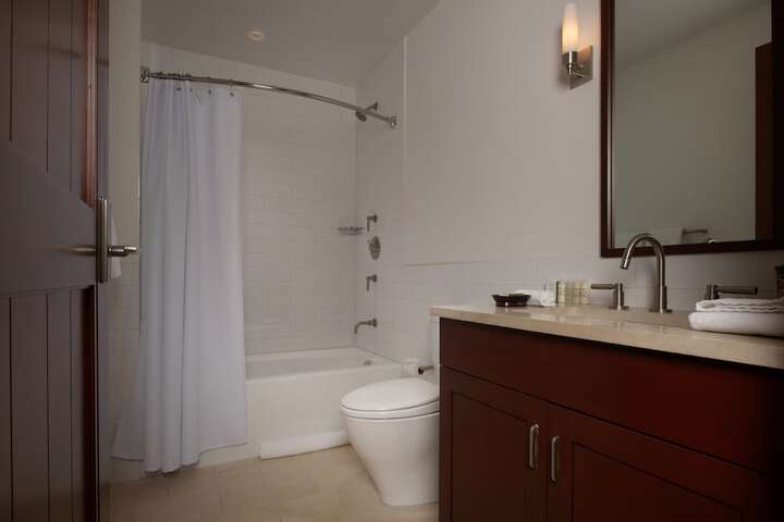 Room 105 of 158