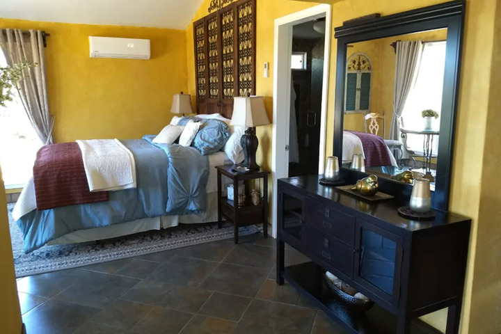 Room 4 of 7