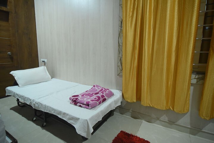 Room 5 of 16