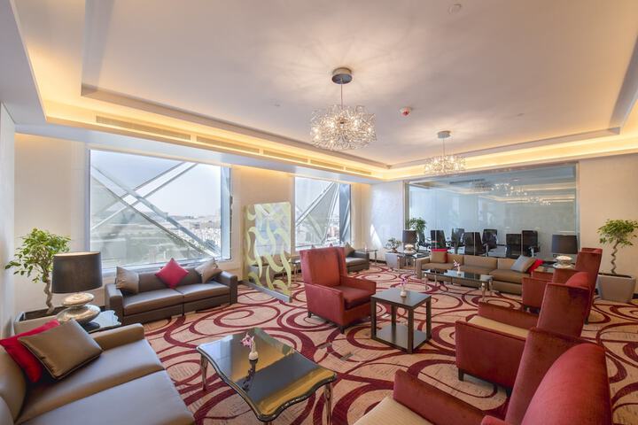 Lounge 107 of 149