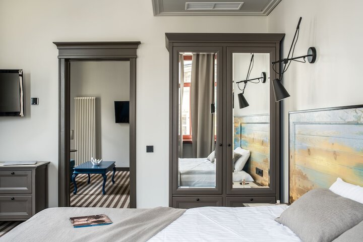 Room 27 of 52