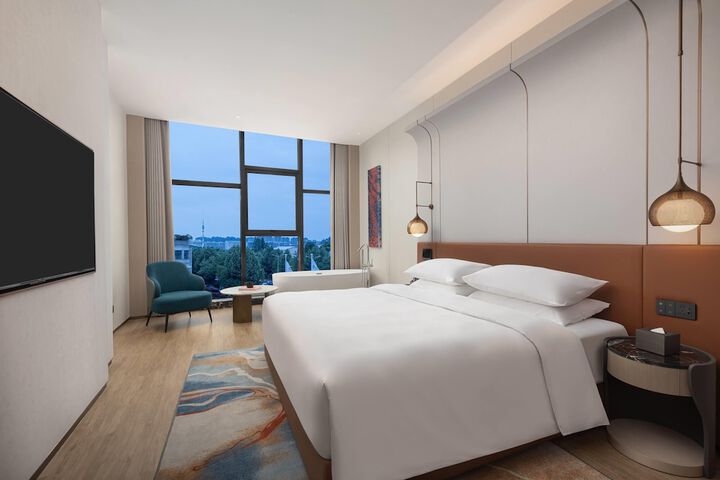 Room 8 of 18