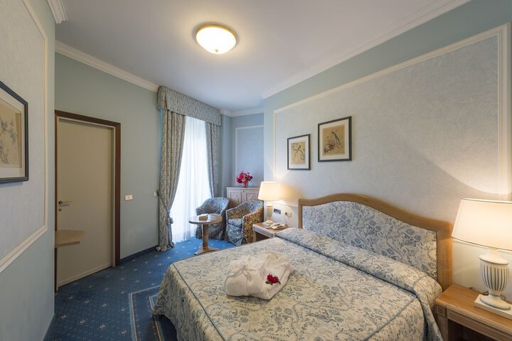 Room 6 of 62