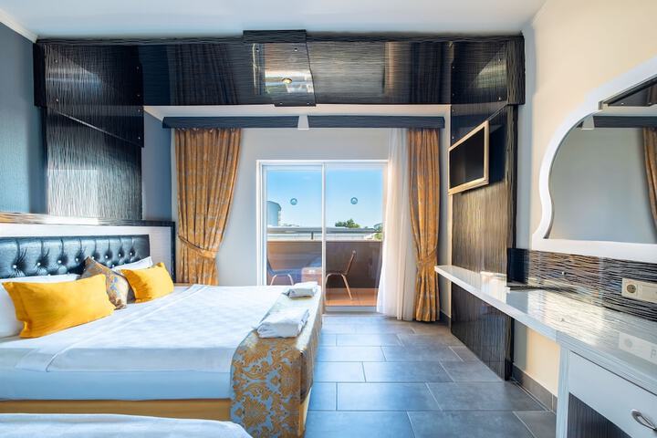 Room 32 of 170