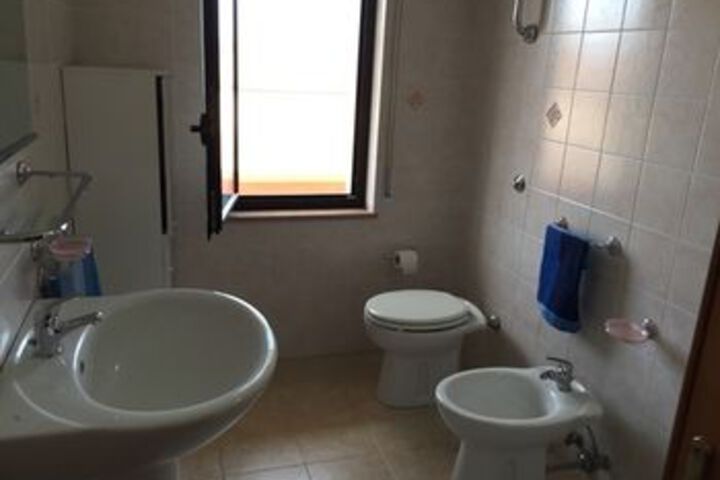 Room 4 of 16