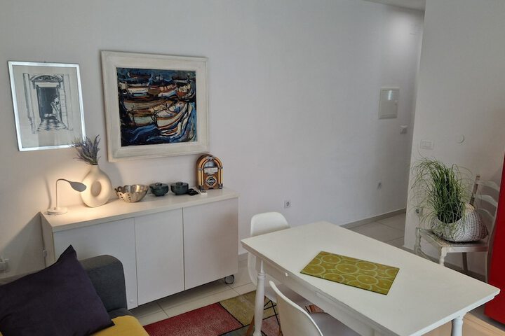 Room 42 of 104
