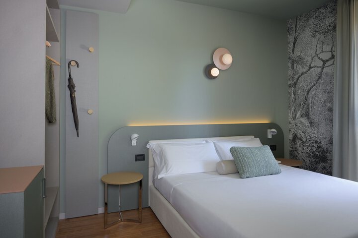 Room 47 of 81