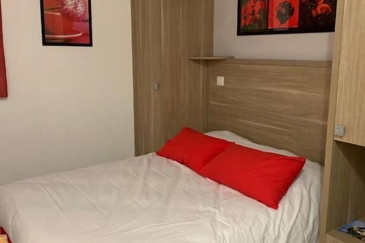 Room 10 of 19