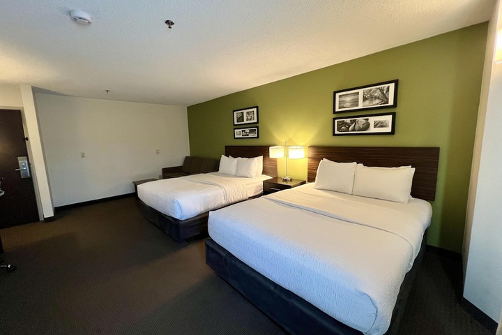 Room 6 of 44