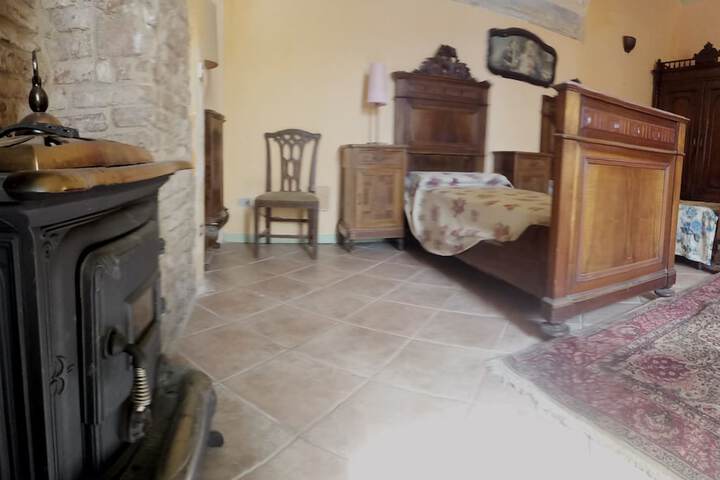 Room 6 of 32