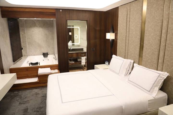 Room 12 of 43