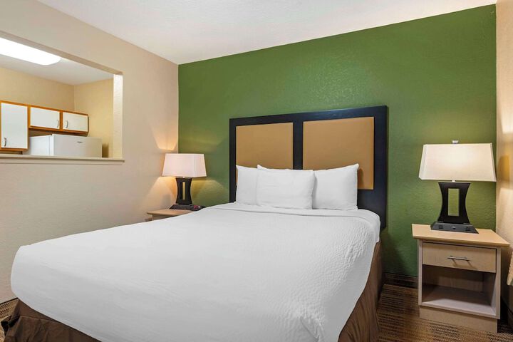 1 Queen Bed Efficiency (2 of 20)
