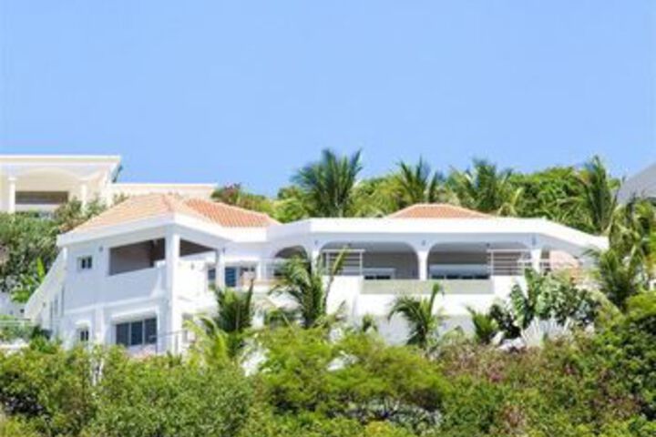 Exterior of Sea La Vie