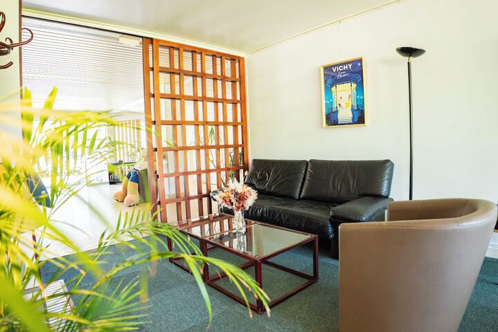 Lounge 43 of 71