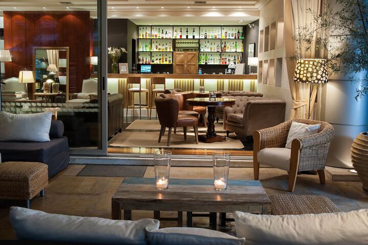Lounge 67 of 85