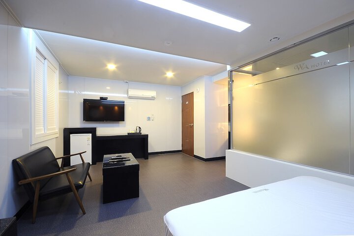 Room 14 of 36