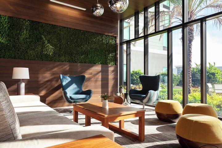 Lobby lounge
