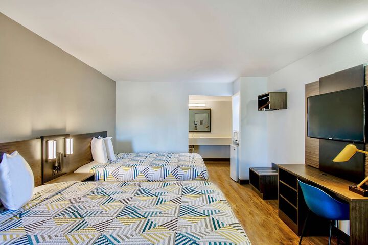 2 Queen Beds (5 of 7)