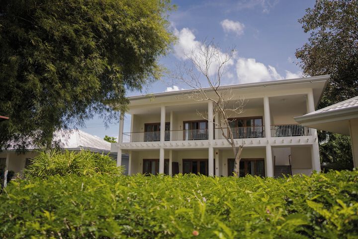 Hotel Exterior 50 of 51