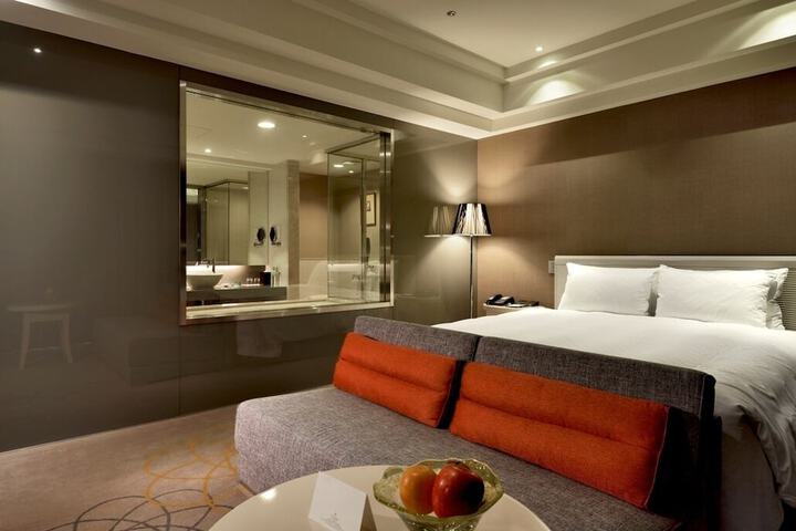 Room 17 of 50