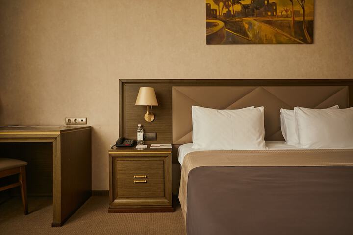 Room 28 of 90