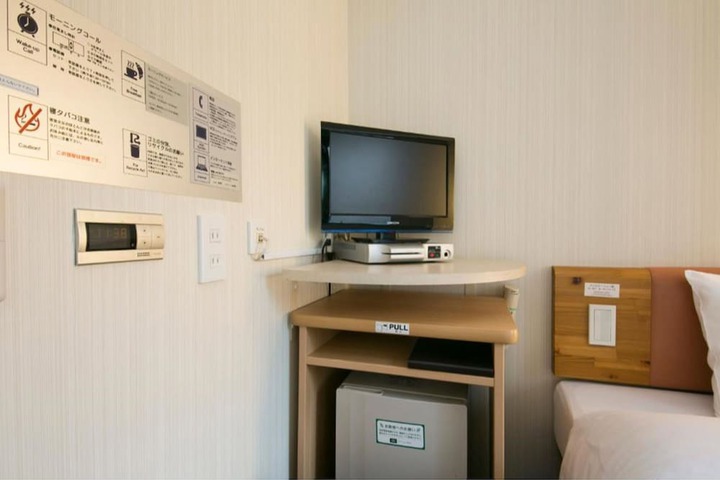 Room 8 of 27