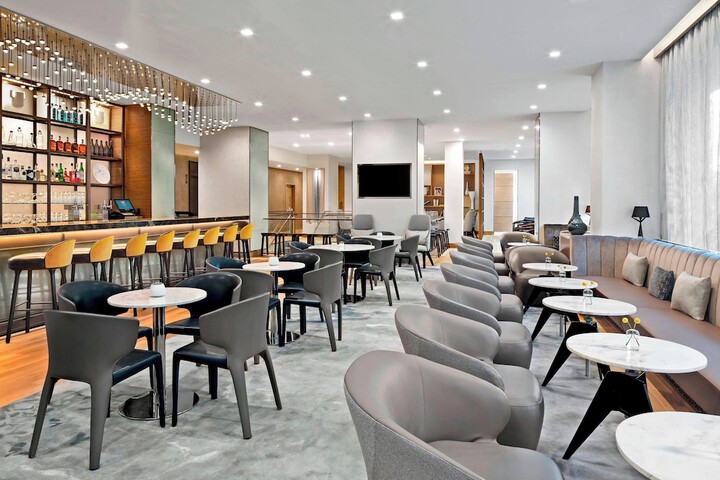 Lounge 99 of 123