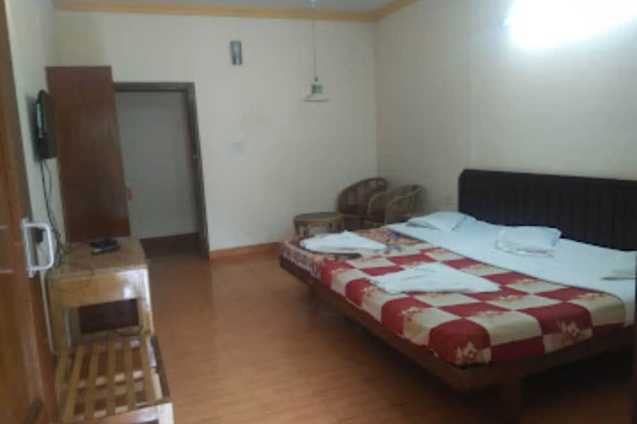 Room 6 of 16