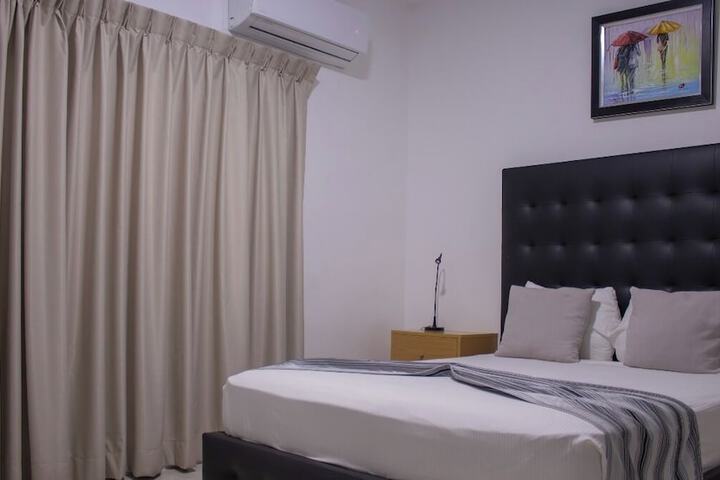 Room 10 of 16