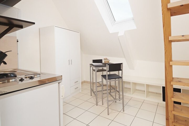 Room 2 of 30