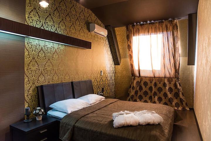 Room 25 of 69