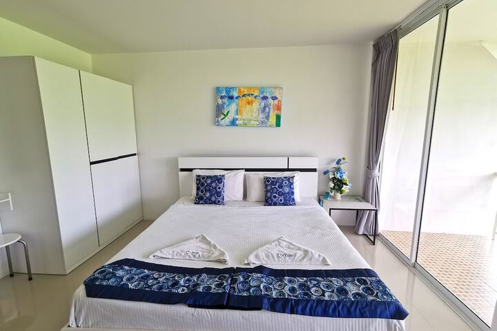 Room 12 of 32